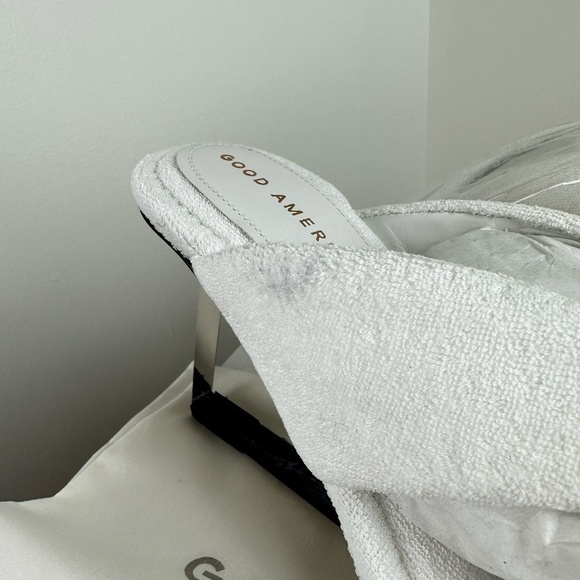 NIB- Good American Clear Wedge Sandals White Terry Size 9 GA077T-X - Picture 2 of 4